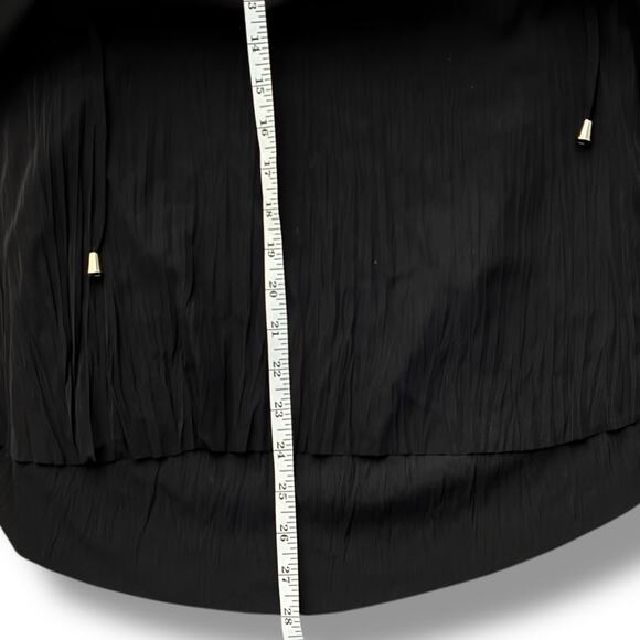 Chico's Blouse Women's 0.5 (6) Black Liquid Knit Crinkle Tasseled Notch Neckline - Picture 6 of 6